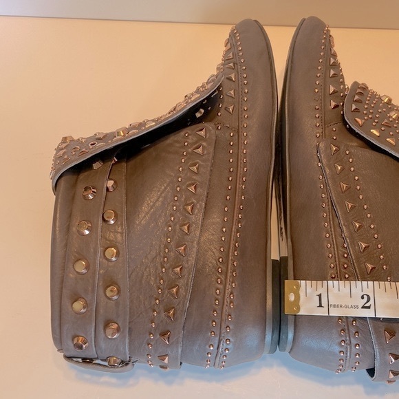 Ivy Kirzhner Gray Leather Rose Gold Studded Adobee Moccasin Boots Heels Size 8 - Picture 8 of 12